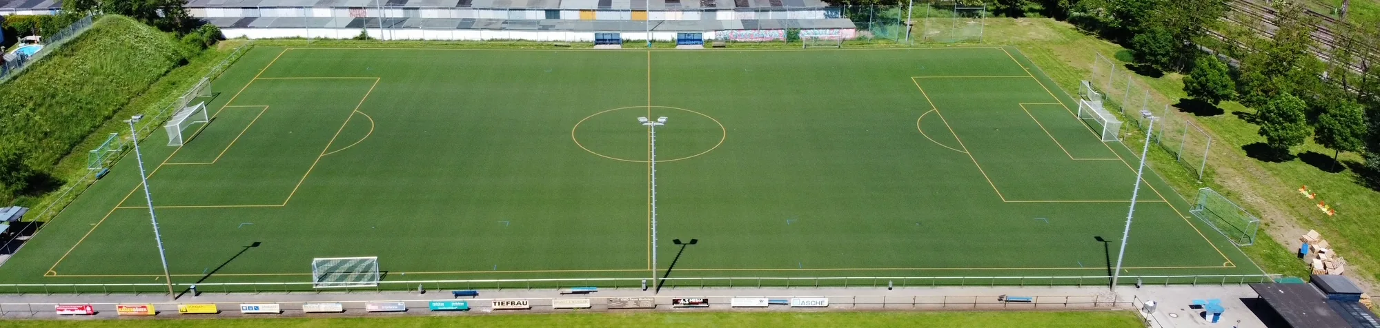 Sportplatz des SV Fortuna Magdeburg am Schöppensteg aus erhöhter Sicht